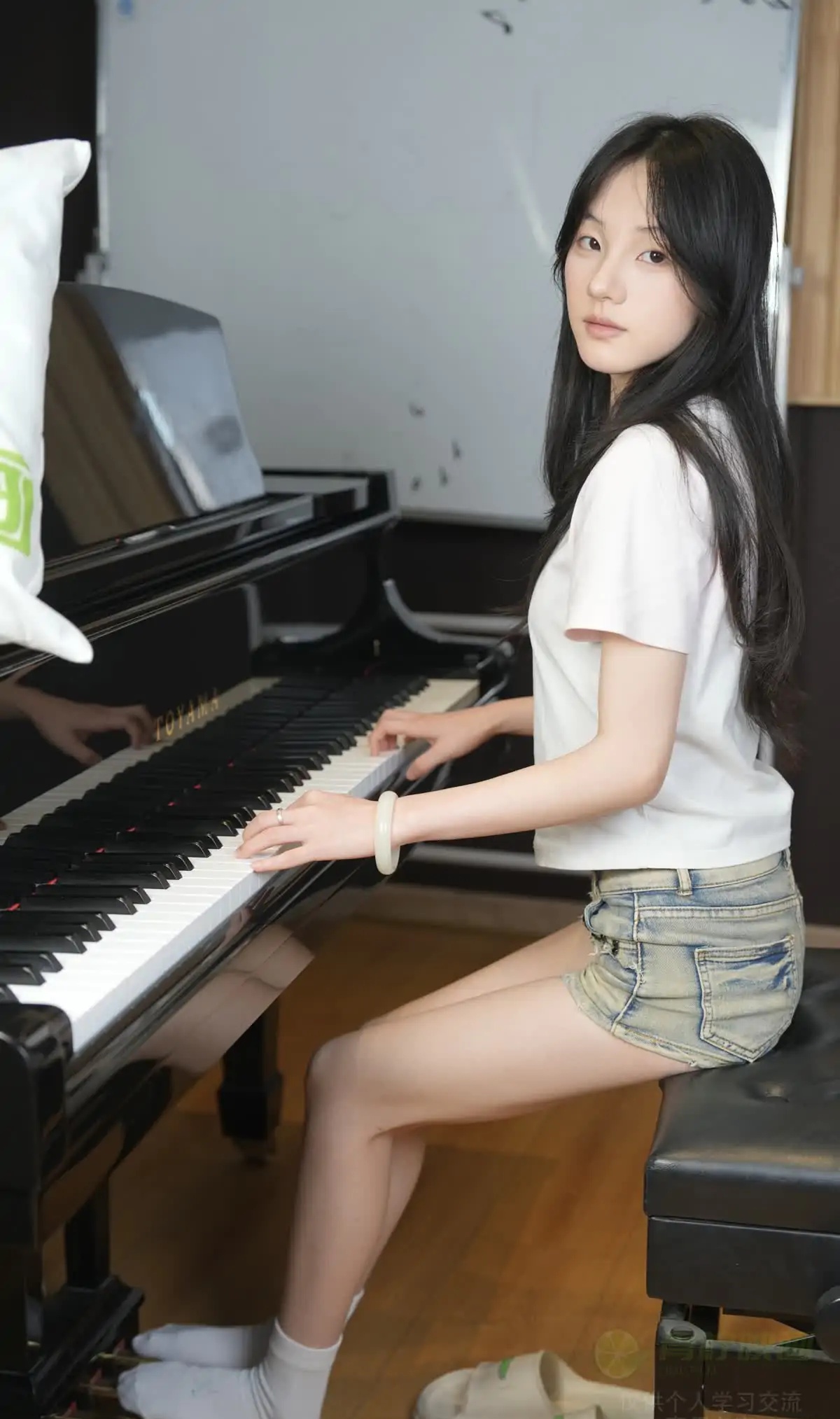 001.青柠映画_阿慌_琴房秀玉足__0052