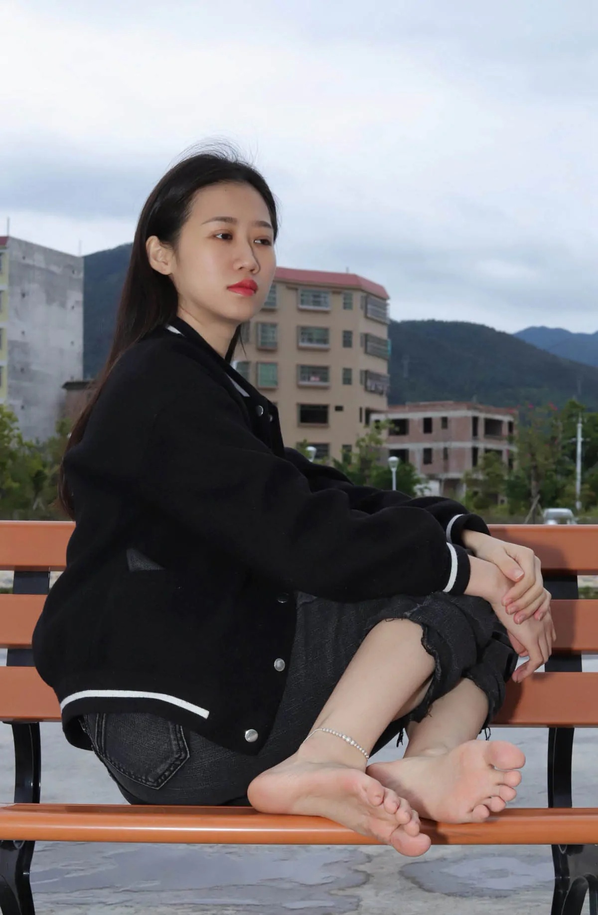 Pary学生模拍_极品女神小芳首发长椅大方展示极品美脚__009