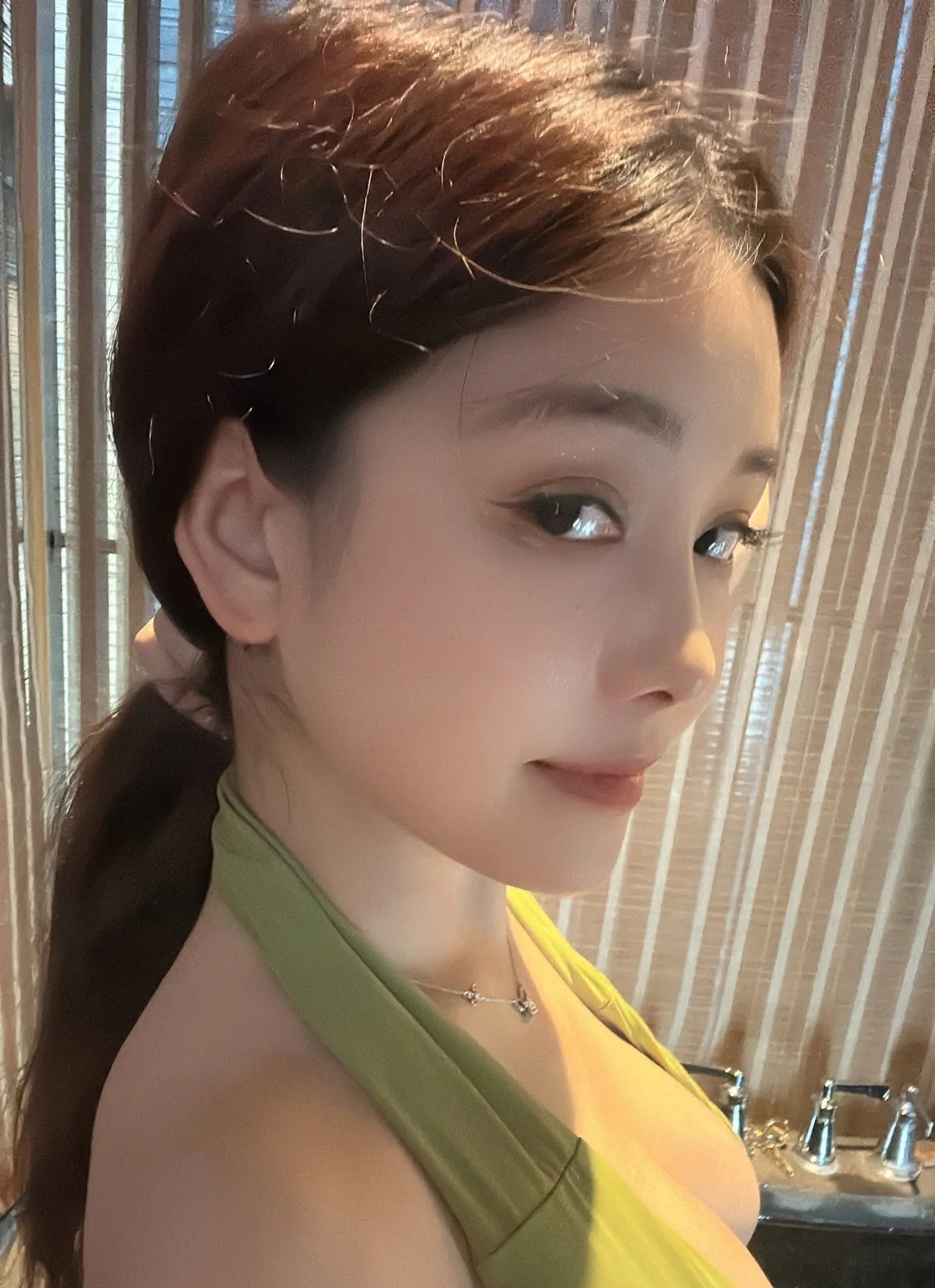 奶雯_果冻酥胸带露脸___(11)