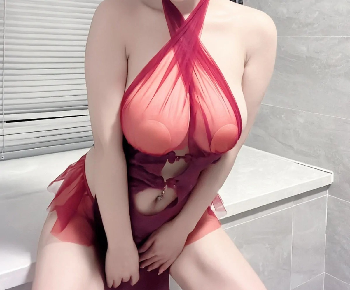 奶雯_红色透视漏背裙__(21)