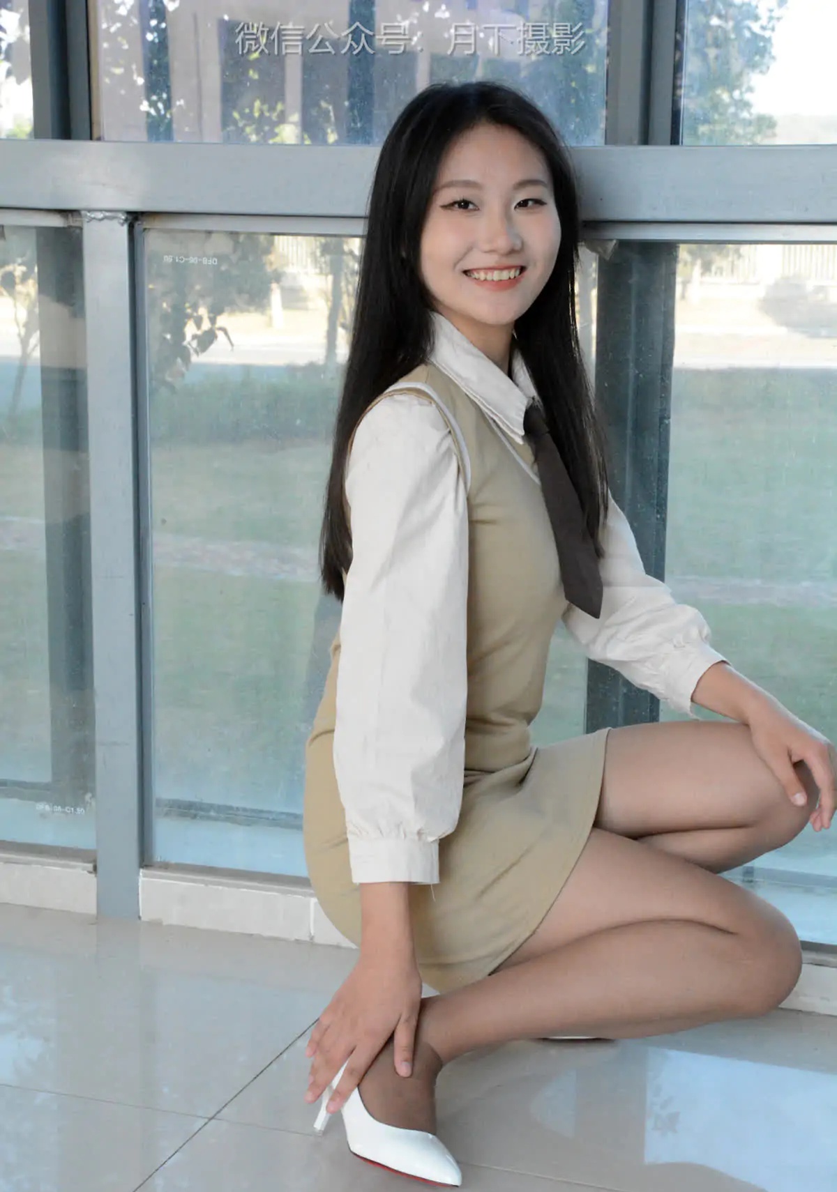 爱月下 NO.003 恰恰【浅咖连衣裙】超级喜欢这套服装，就是领带小了一点！_0067