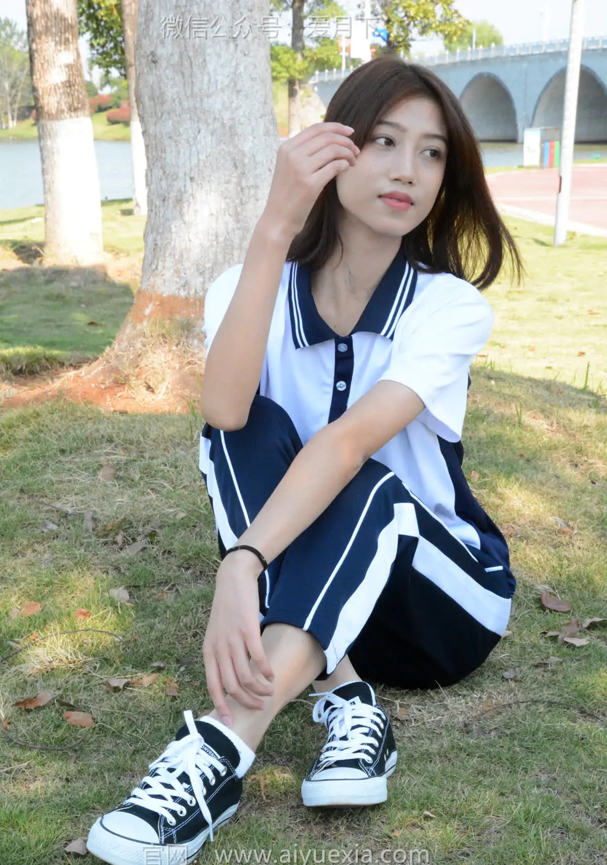 爱月下 NO.004 秀秀【浅发校服】其实我喜欢酷酷的，今天第一期被安排了校服！_0017