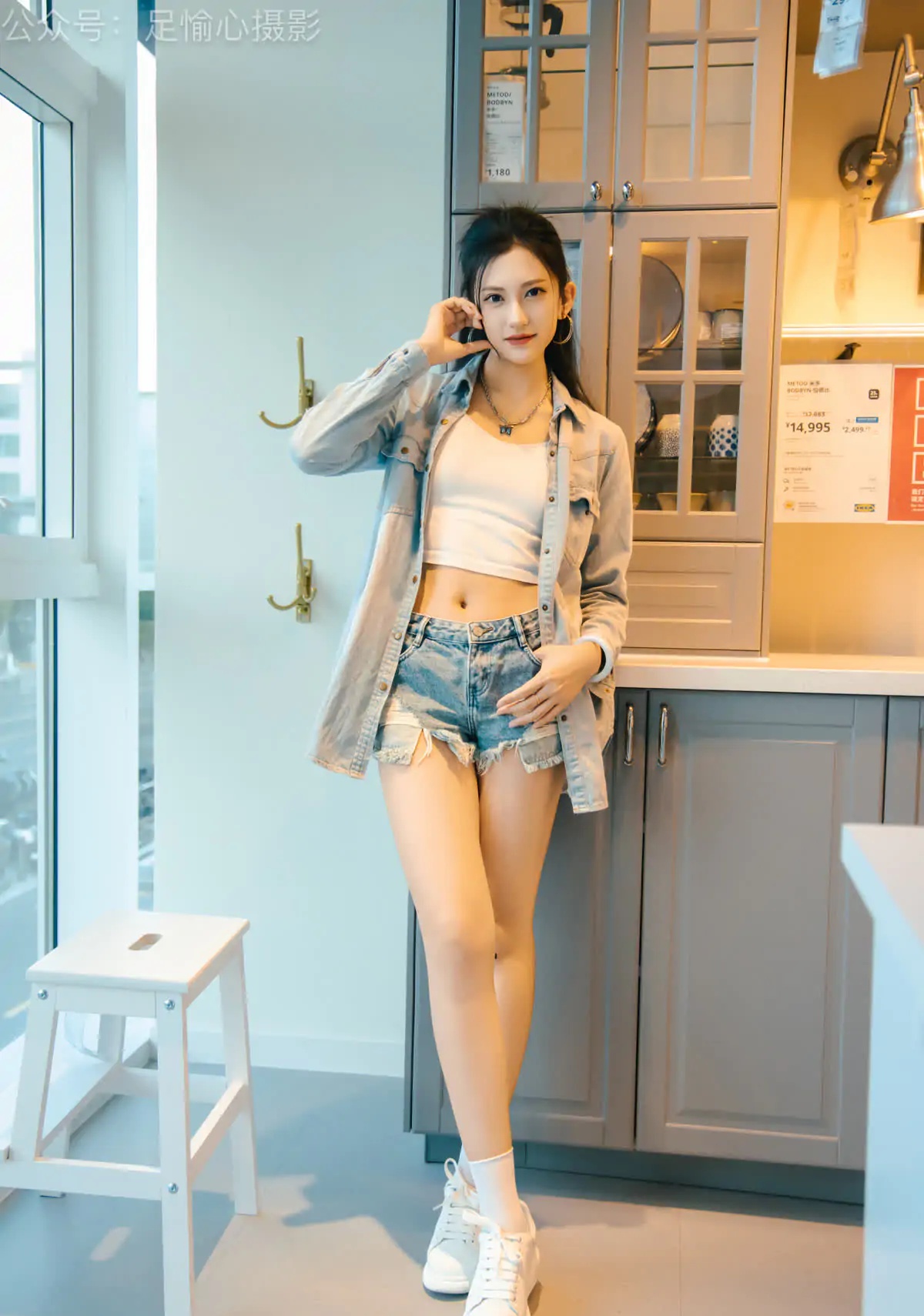 足愉心_NO.001_可乐（搭配：白T、牛仔短裤、板鞋、白棉袜、裸足）_0004 - 副本