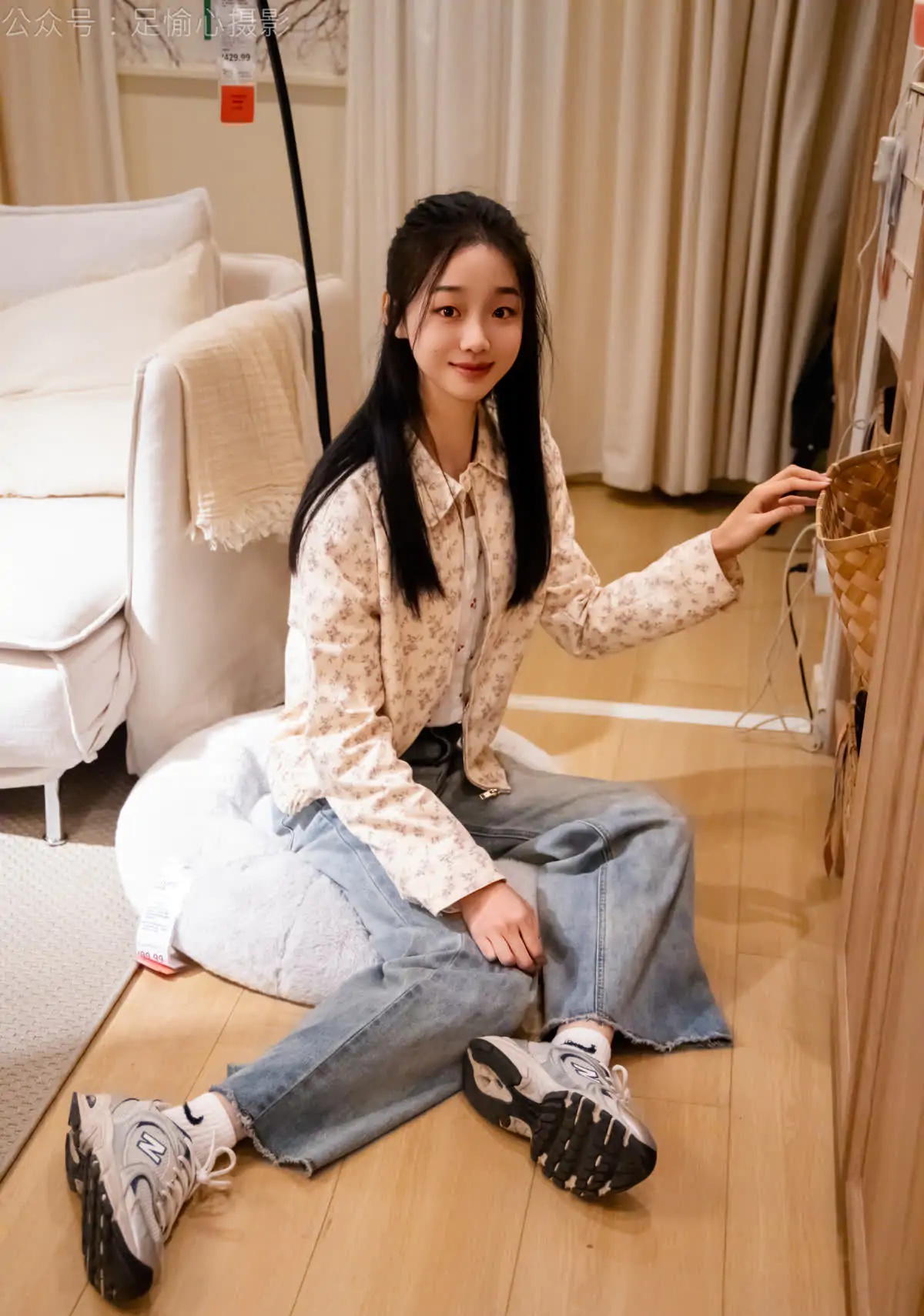 足愉心_NO.012_奶芙（搭配：碎花衬衫、牛仔长裤、运动鞋、白色棉袜、裸足）_0014 - 副本