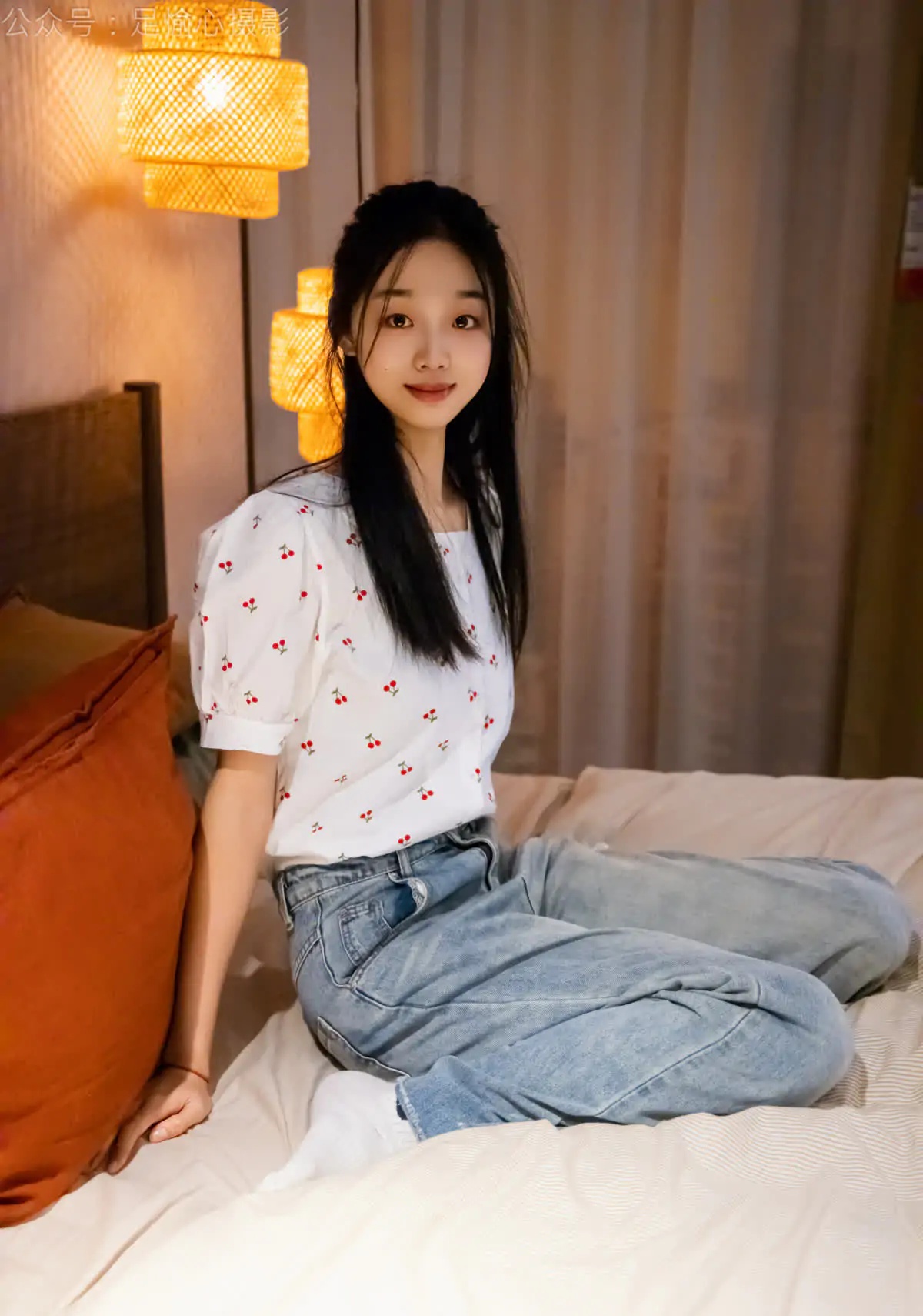 足愉心_NO.012_奶芙（搭配：碎花衬衫、牛仔长裤、运动鞋、白色棉袜、裸足）_0014 - 副本