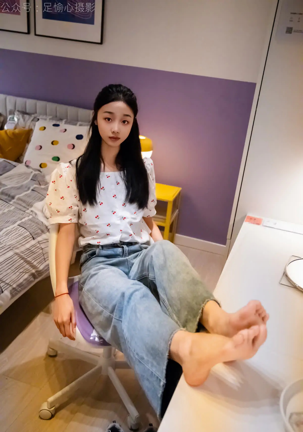 足愉心_NO.012_奶芙（搭配：碎花衬衫、牛仔长裤、运动鞋、白色棉袜、裸足）_0014 - 副本