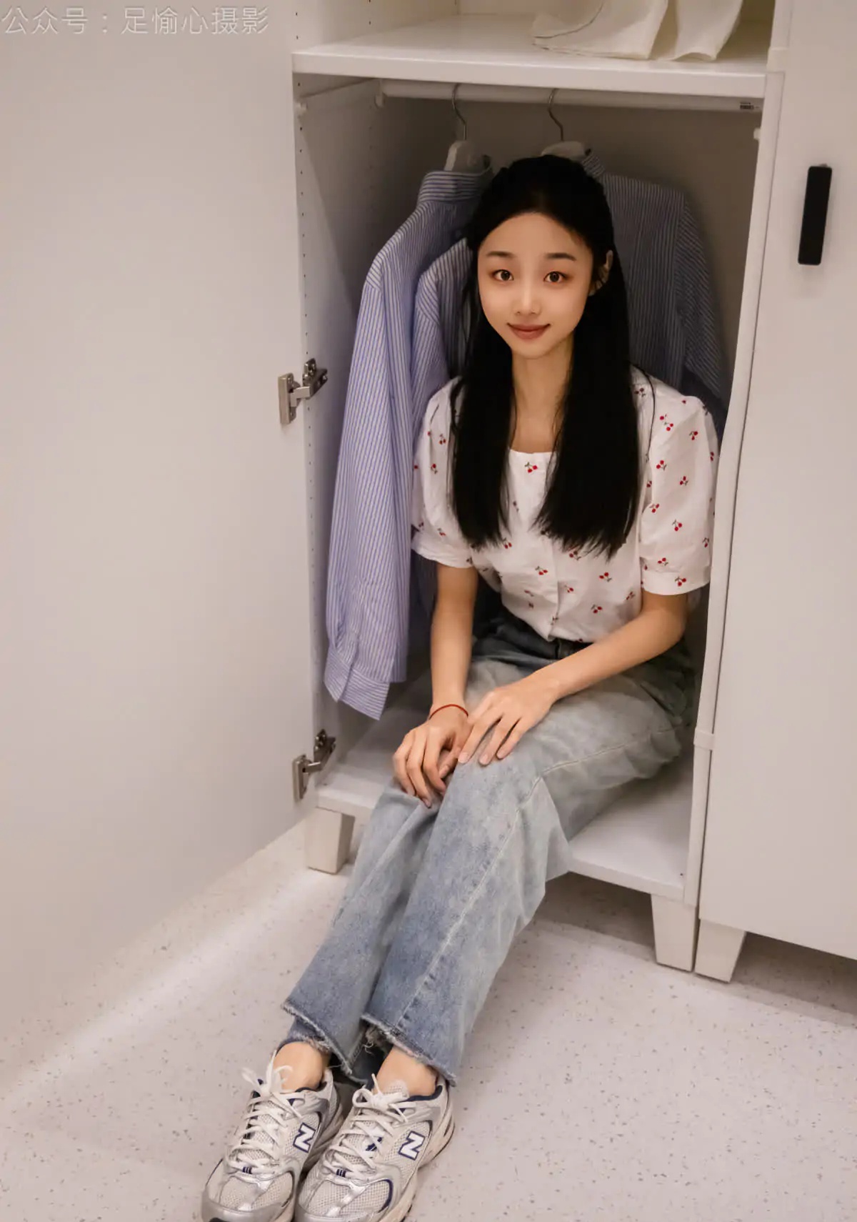 足愉心_NO.012_奶芙（搭配：碎花衬衫、牛仔长裤、运动鞋、白色棉袜、裸足）_0014 - 副本