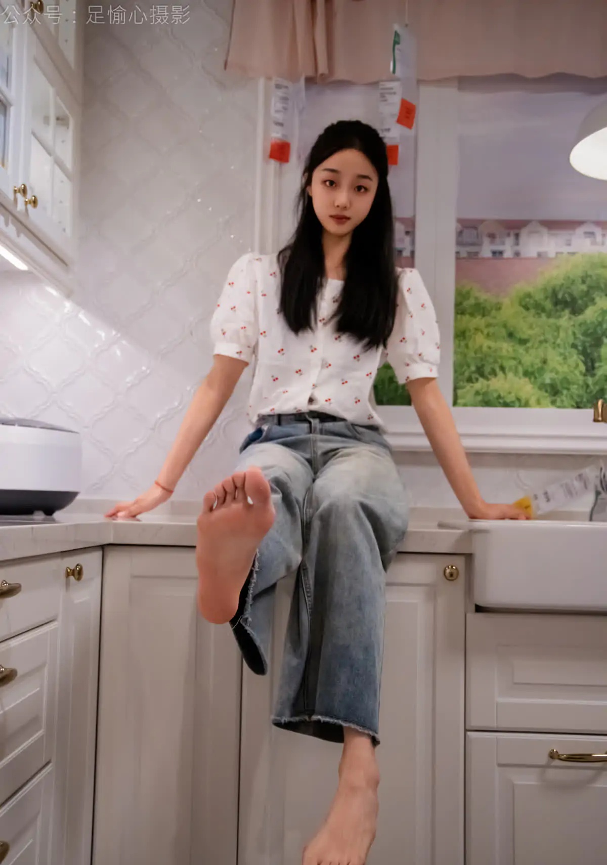 足愉心_NO.012_奶芙（搭配：碎花衬衫、牛仔长裤、运动鞋、白色棉袜、裸足）_0014 - 副本